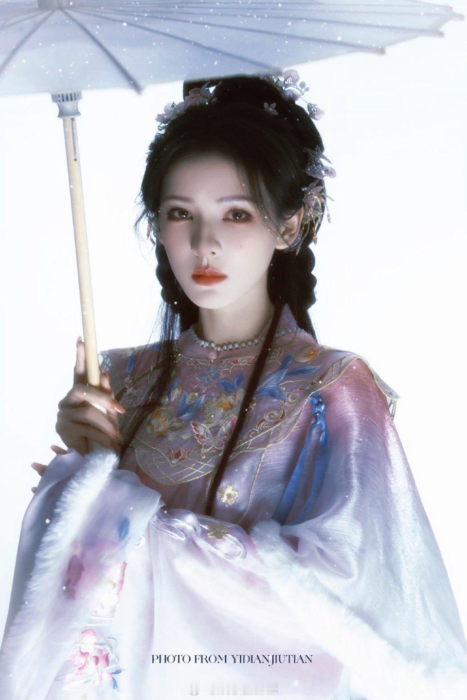 派酱安利[爱心]张予曦实在太美了姐姐的美貌一直很权威！！昨天的若梦舞台一下就