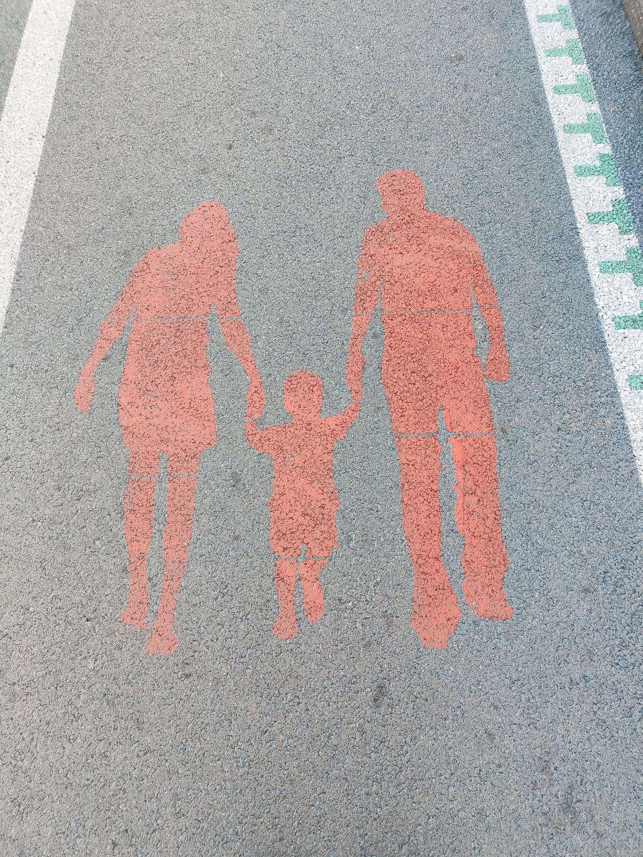 家长护学岗，是时候退出历史舞台了第一，学校门口本身就应该是学校负责的区域，就