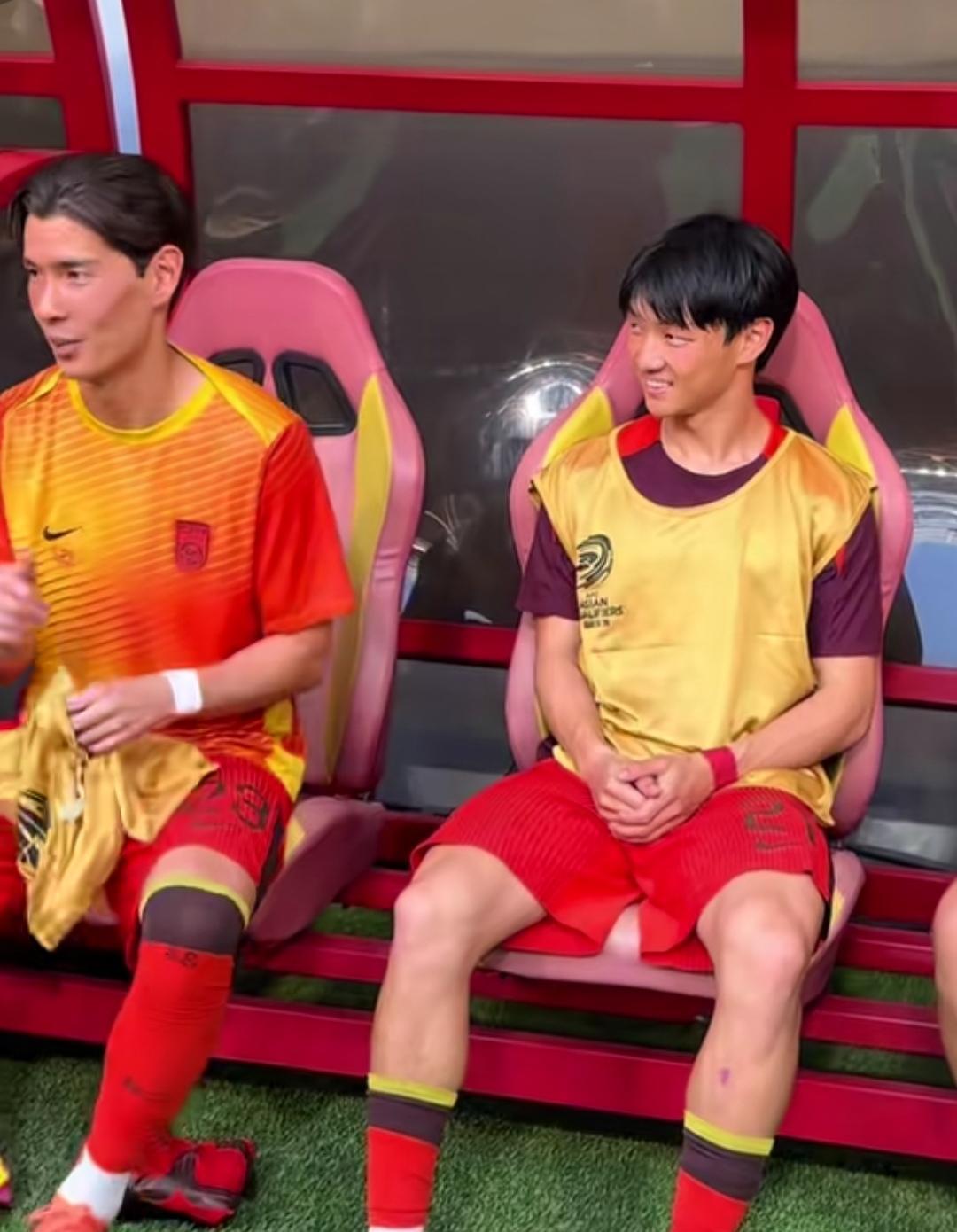 邵佳一看样子还是对归化球员不感冒，首期名单只招了1名归化塞尔吉尼奥，后防铁闸蒋光