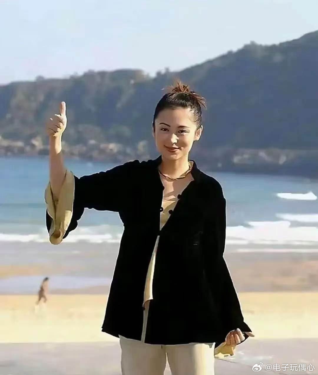 女神老了，身材不如从前了，不过还是好漂亮啊！