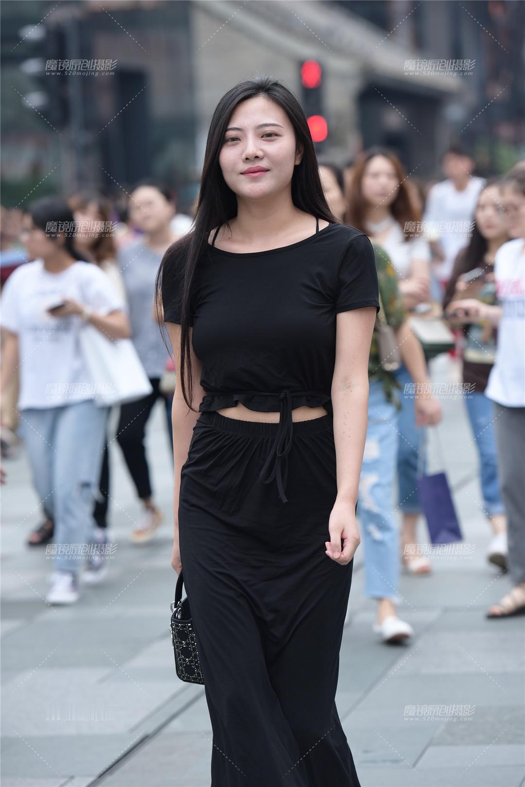 头条的大神们:求图，请问有这套图么？黑色长裙小姐姐
