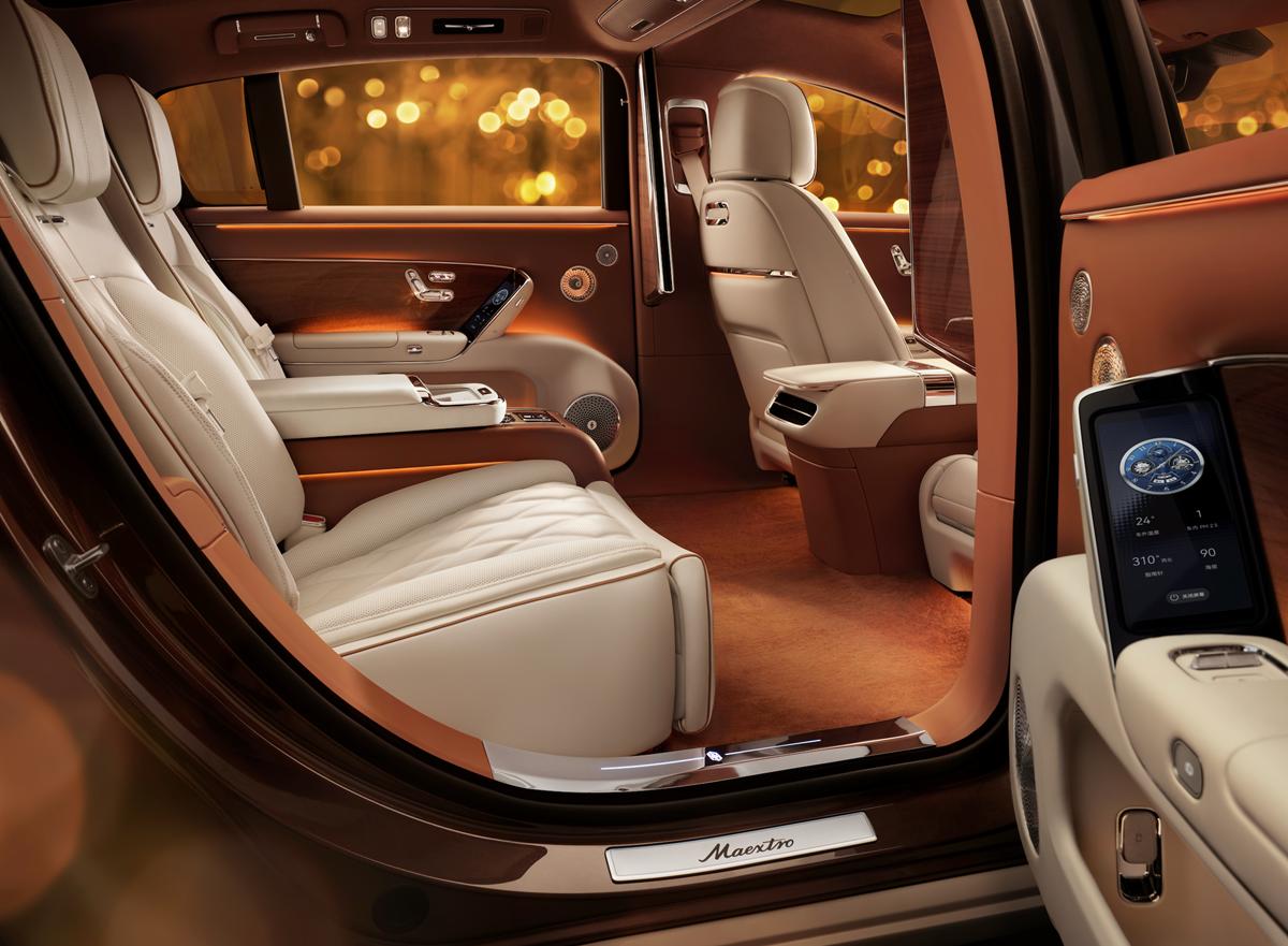 江淮华为签联合创新协议，尊界高端布局再进一程今天的北京车展直播太热闹了！余承东