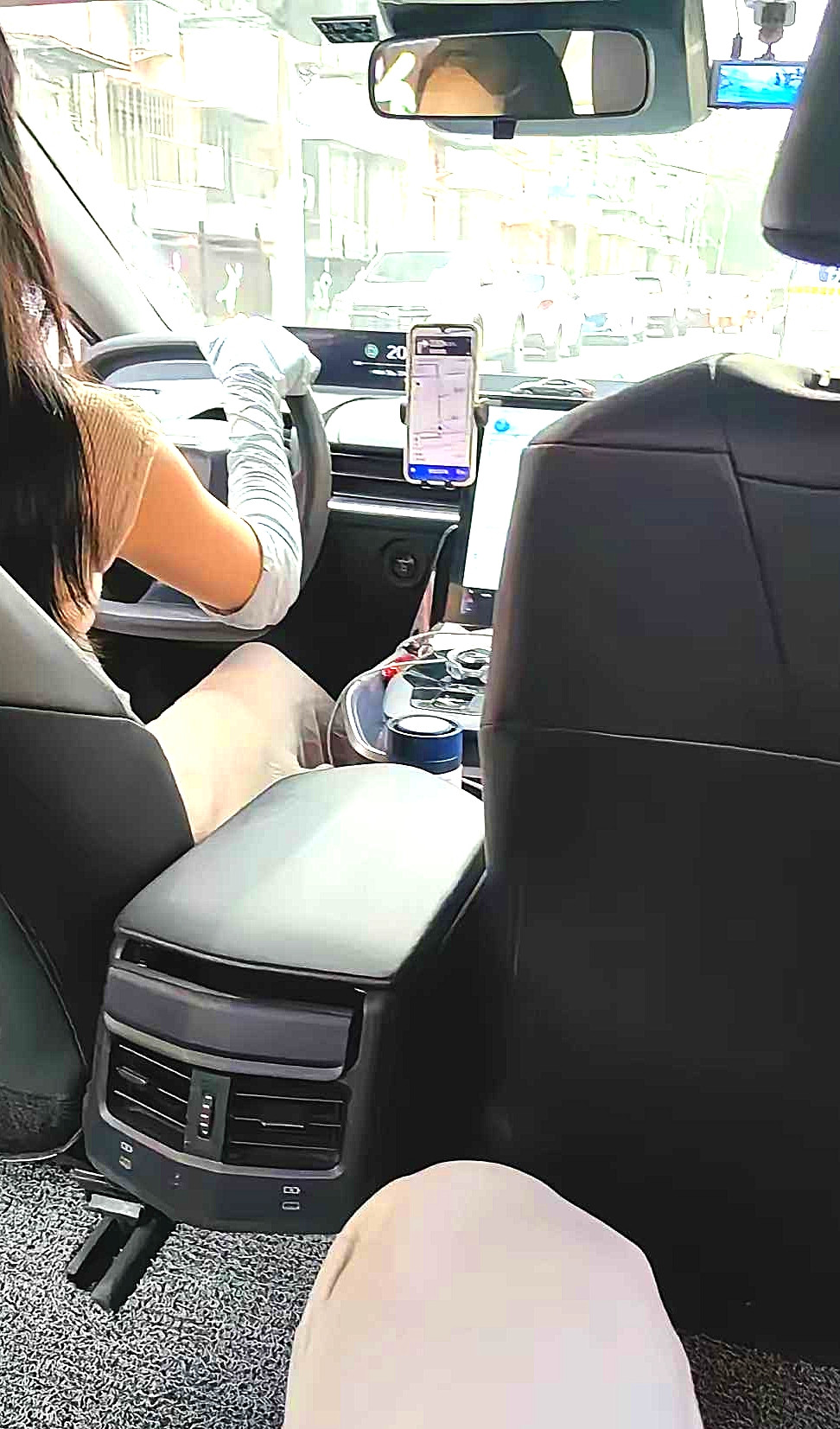 刚刚去机场！打了一个专车居然是个女司机？