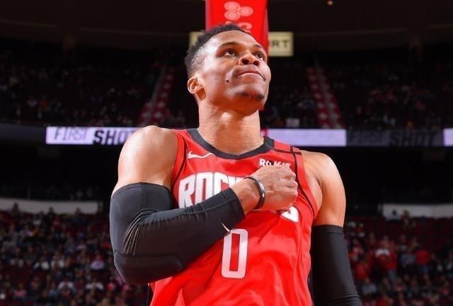 威少机会来了ESPN分析师LegsESPN近日谈到了火箭，他说：“若谢泼德表现