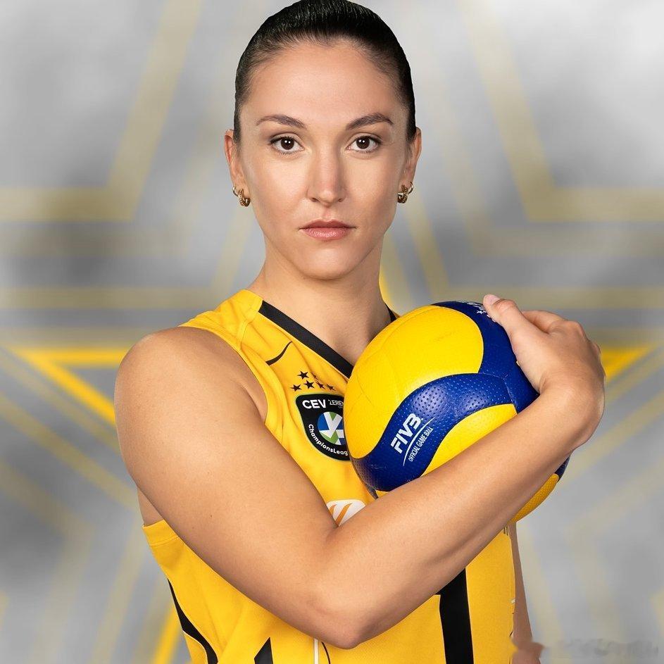 🎙️你个人的情况如何？⚡️海伦娜·卡绍特：说实话，有点复杂。过去两个月在排球方