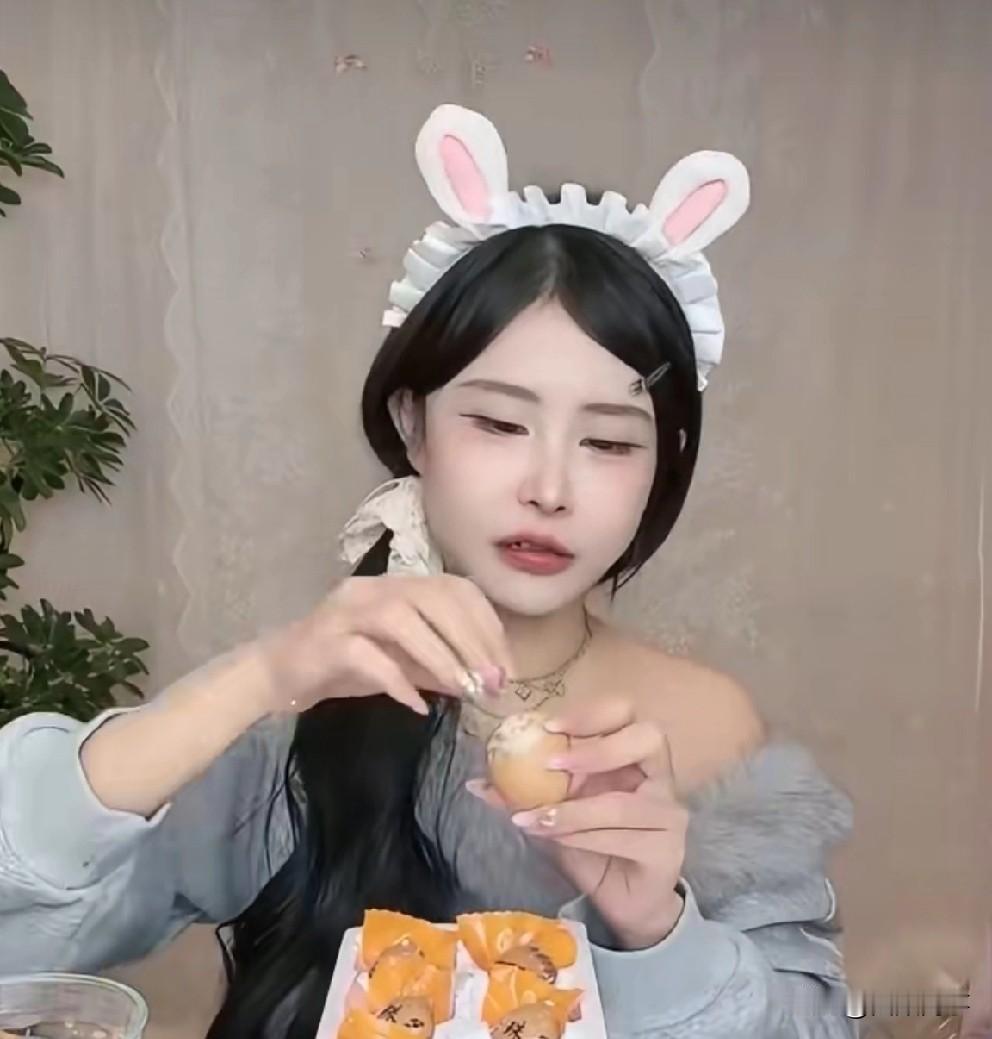 因被粉丝不断追问，猫猫愤然说出离开辛选的原因：我号都不要了