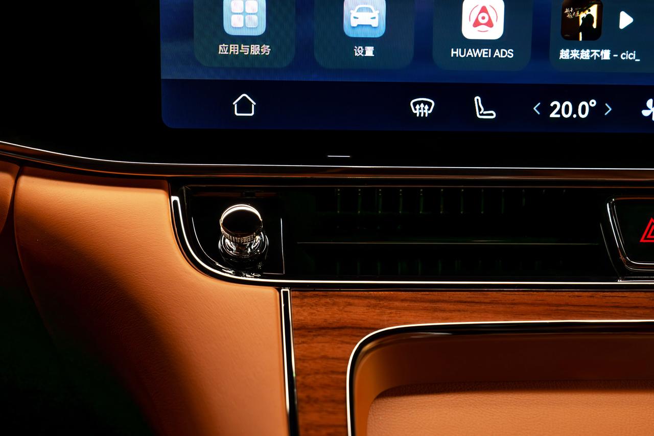 圈层口碑裂变,尊界S800社交属性成高端市场新变量高端汽车的传播逻辑正在改写,