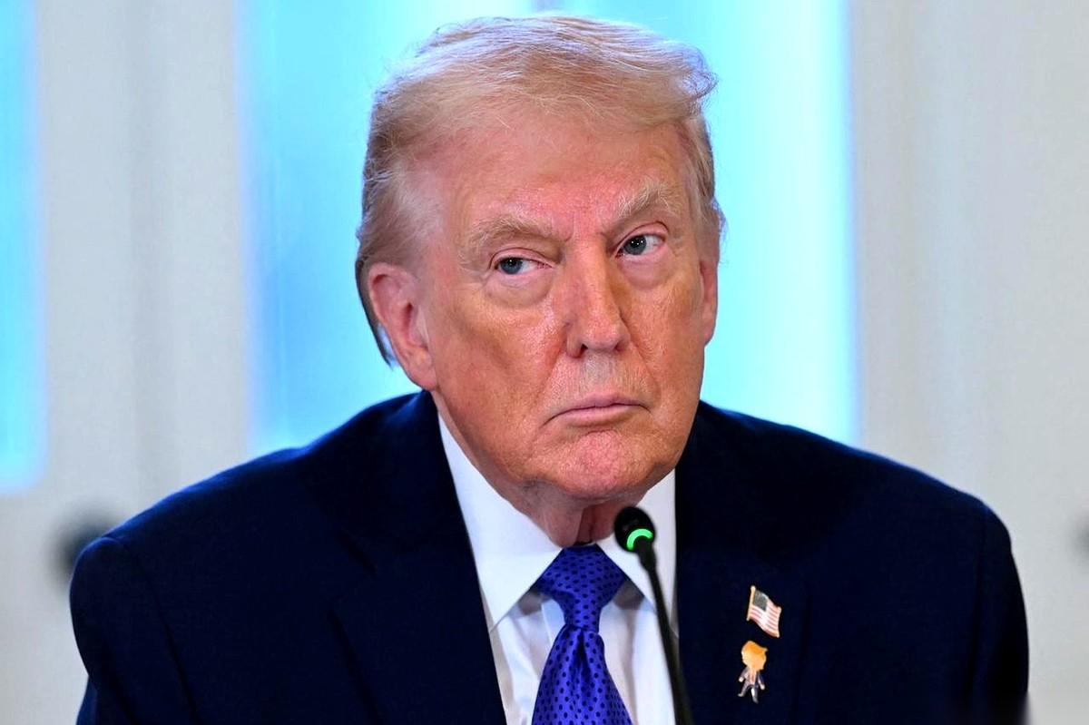 半夜刷手机，给我整不会了。大统领发了条动态，那口气，我隔着屏幕都觉得窒息。他