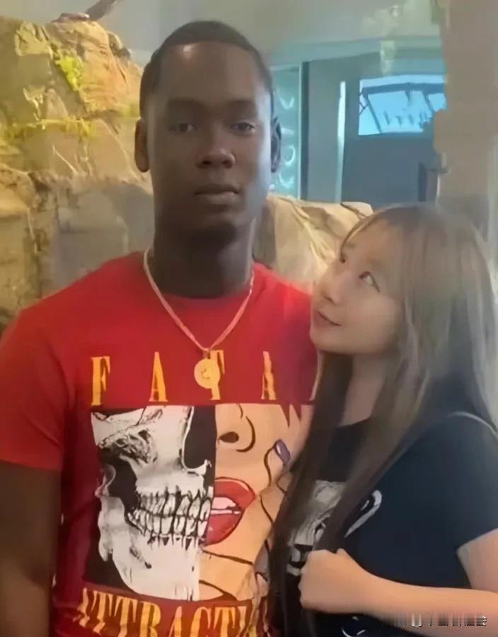 为什么有些中国女人会那么喜欢黑人？一名黑人男子终于说出真相！这名黑人男子说: