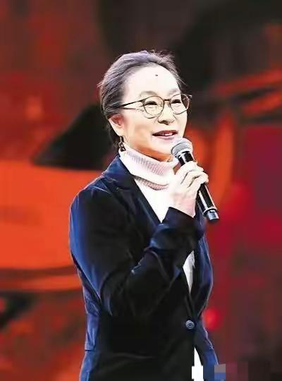 奉劝大家一句，千万不要被奚美娟骗了，她不是表面上看起来的那种人，她真的是个狠