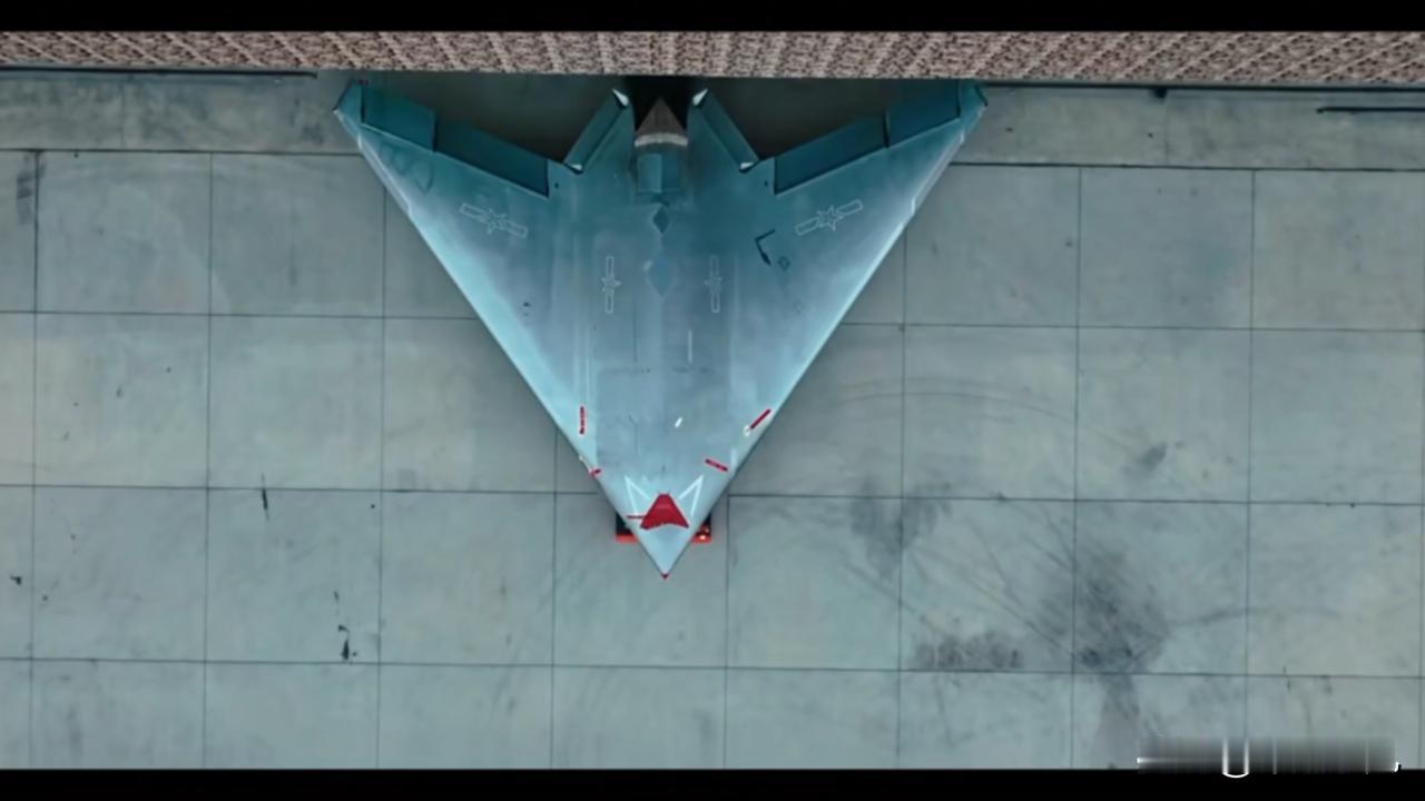 人民空军正式发布，新家伙，竟是玄龙！吊足了大家的胃口，并没有什么新家伙，只是