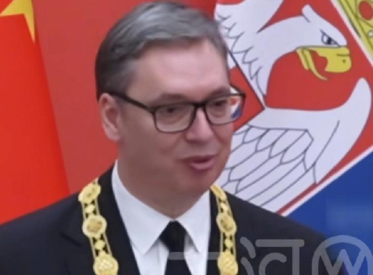武契奇夫妇来趟中国，都哭了。武契奇妻子参观长城，太壮阔，感动得哭了！武契奇获