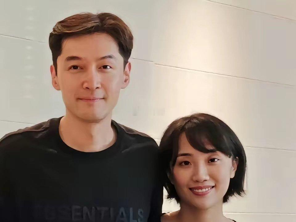 大家不要羡慕胡歌老婆了因为我们永远也不可能成为她原因很简单，那就是不管江疏影或者