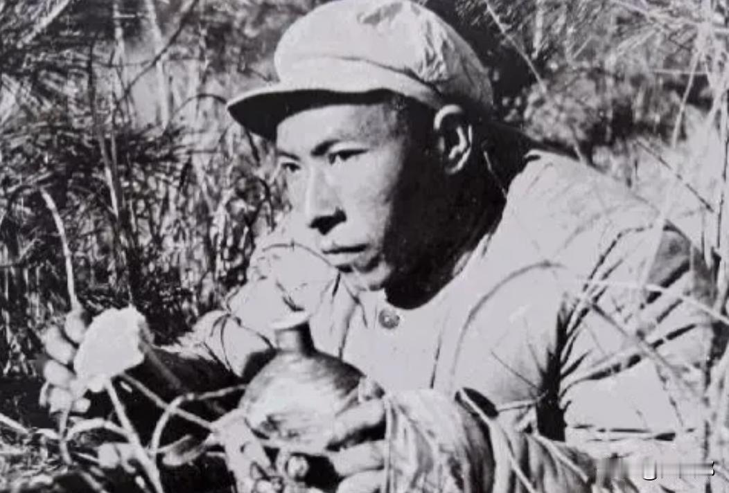 1952年，上甘岭537.7高地北山陷入紧张的阵地对峙，敌我阵地相隔不足百米，双