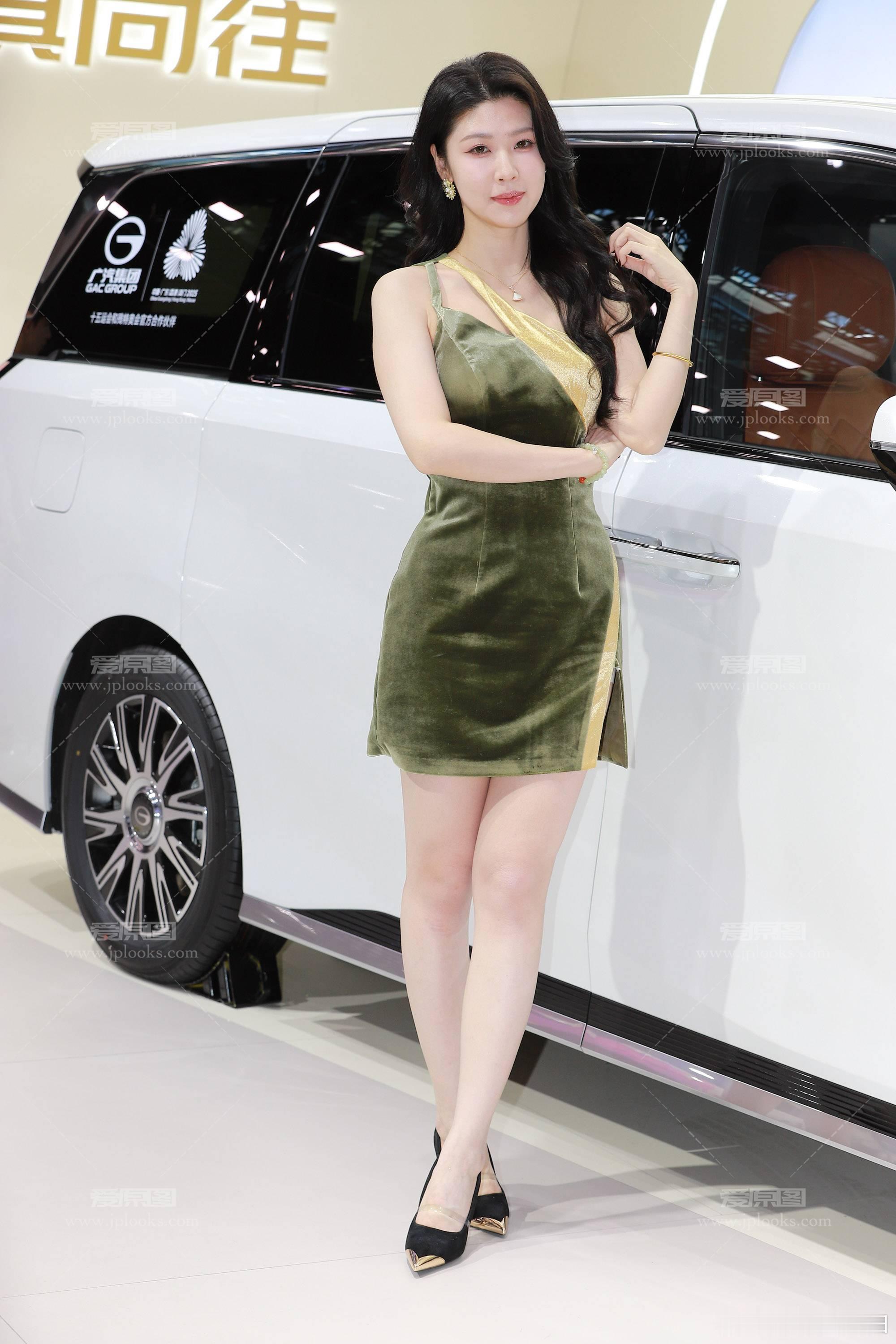 肤白貌美大长腿