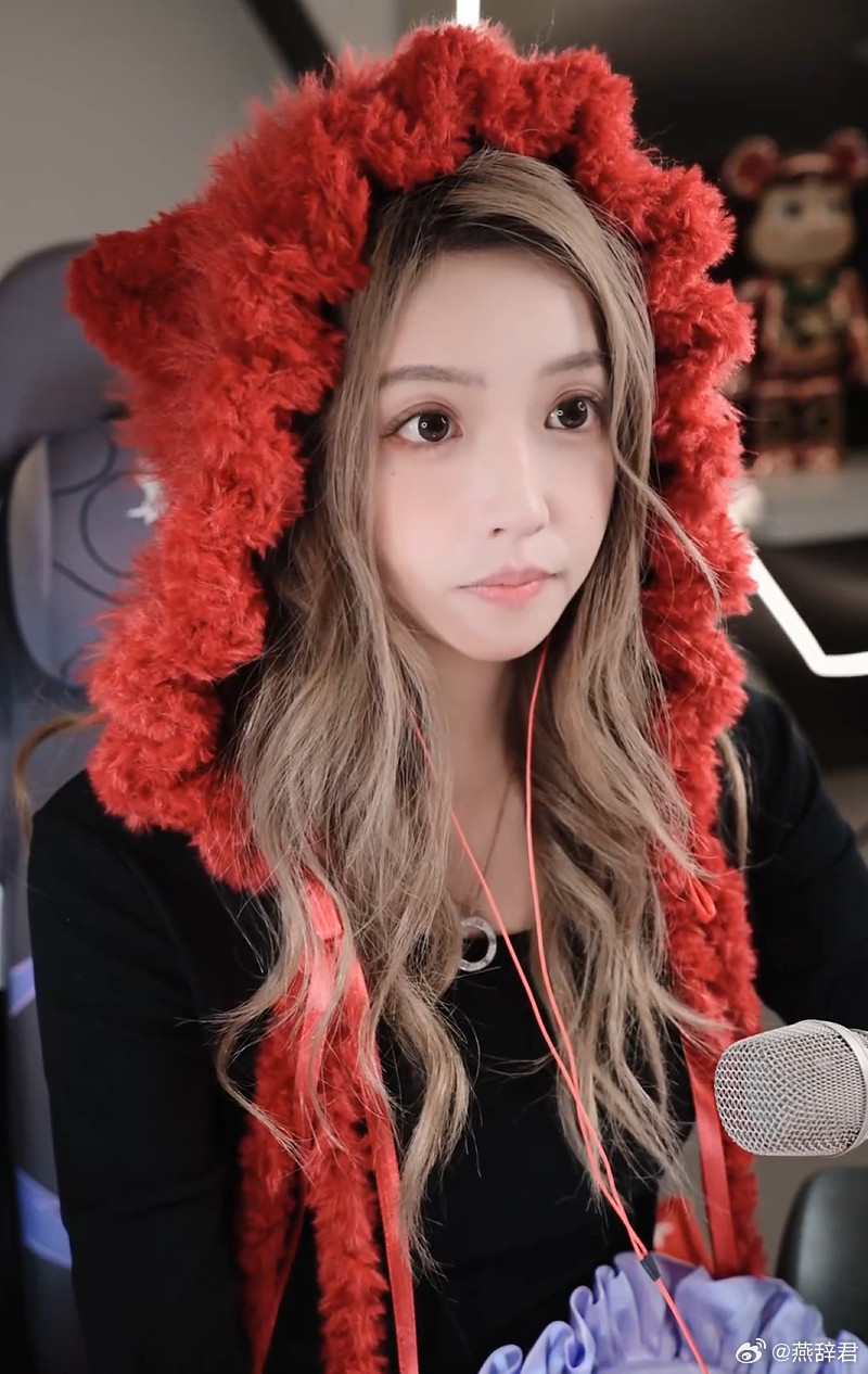 2009的妻子小舞在直播里提到了说很多事情早晚会有交代，只能说以后有机会可以提。