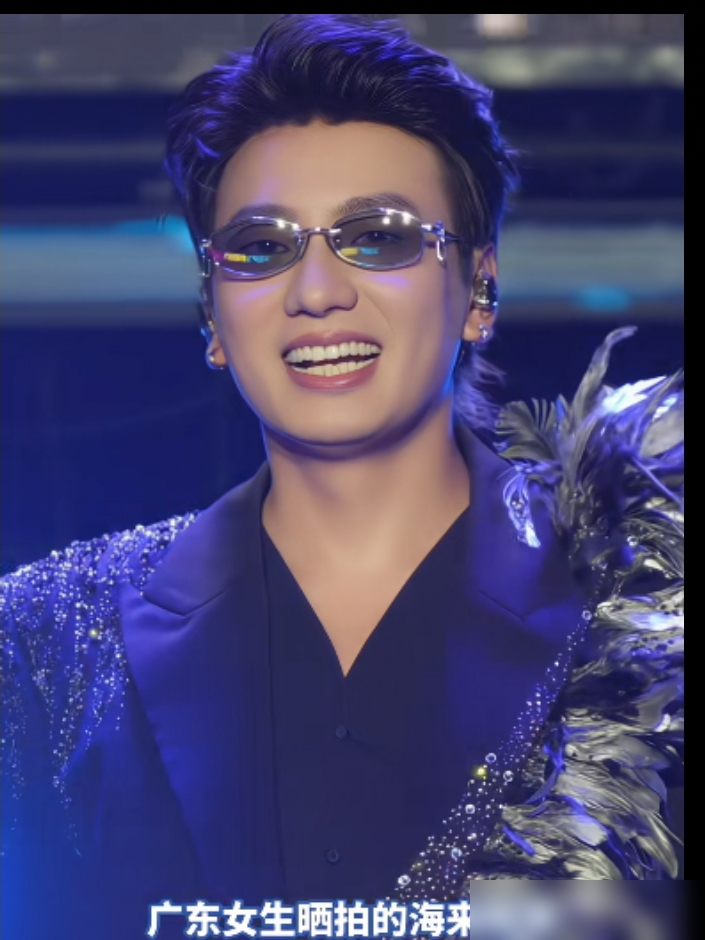黄子韬被偷拍了，16颗牙贴面全曝光，他直接开骂：要点脸做生意！这事起因特简单，他念旧，当年给他弄牙的