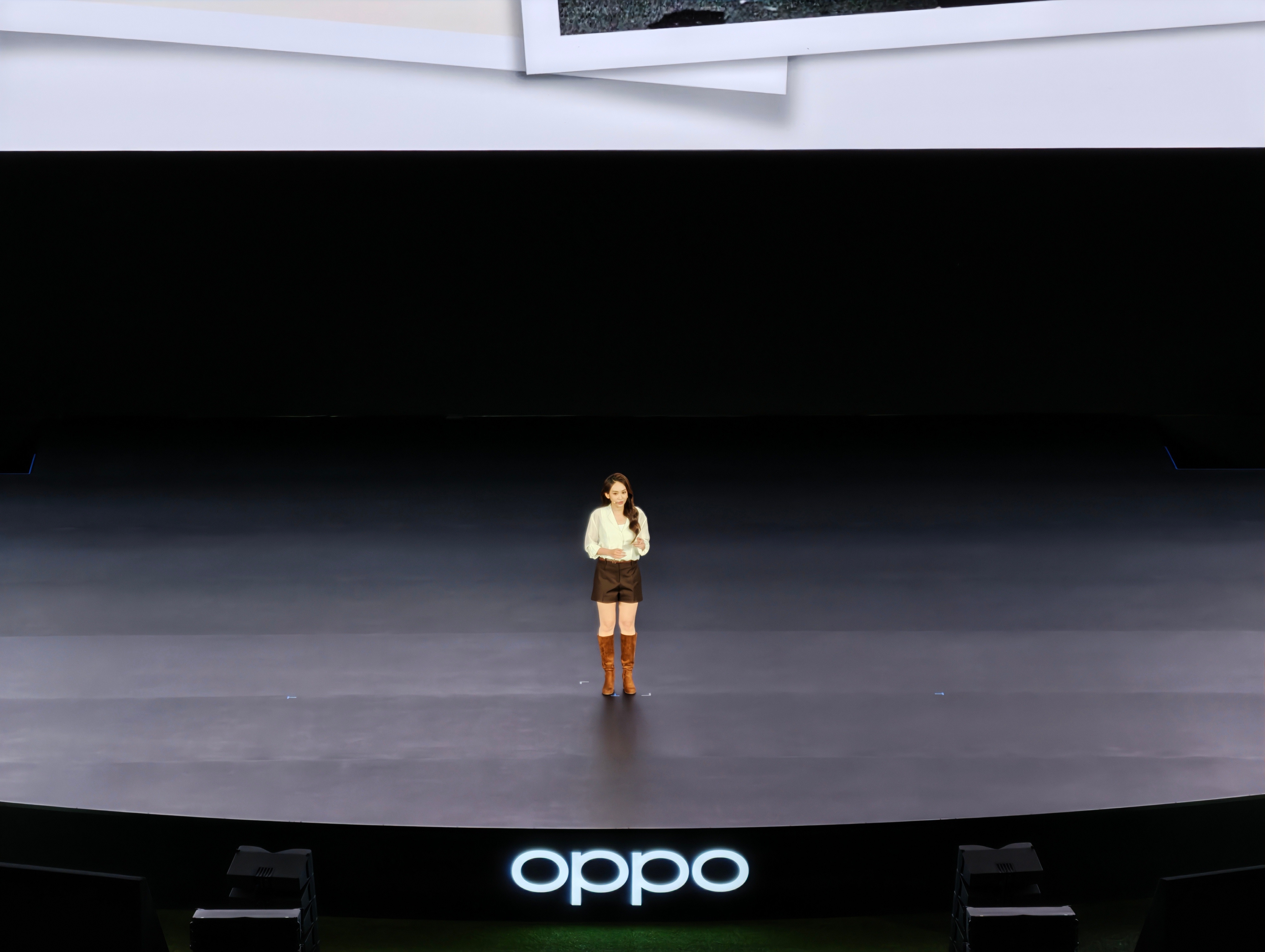 OPPO新产品经理，这女的一上来，都在哇哇哇，着实好看啊