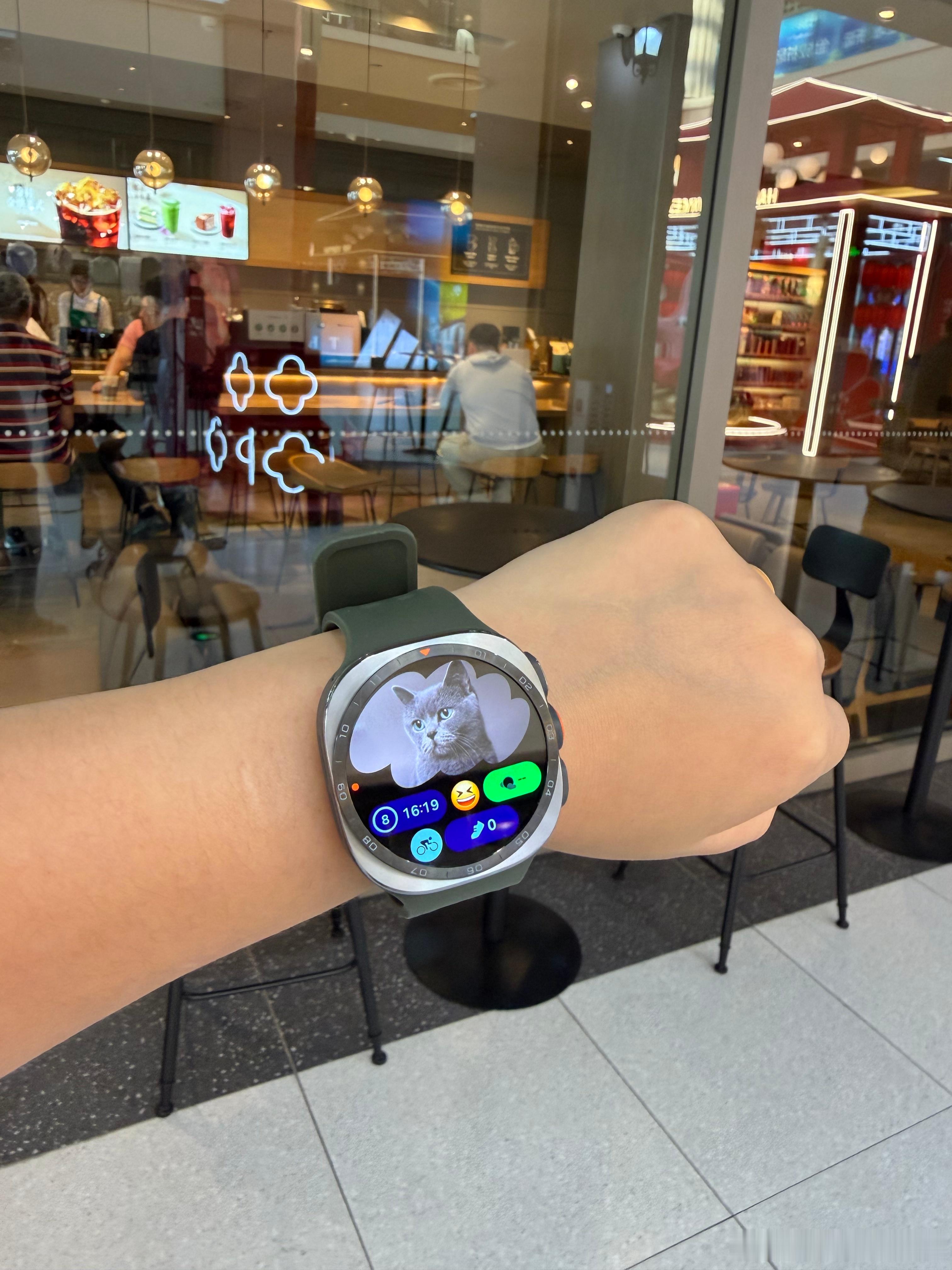 入手三星WatchUltra2，和我的三星手机搭配在一起，氛围感直接拿捏三星W