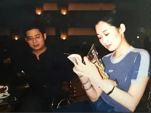1997年，已有家室的富商刘波追求许晴，特地花了3000万买下了北京的一座四合院