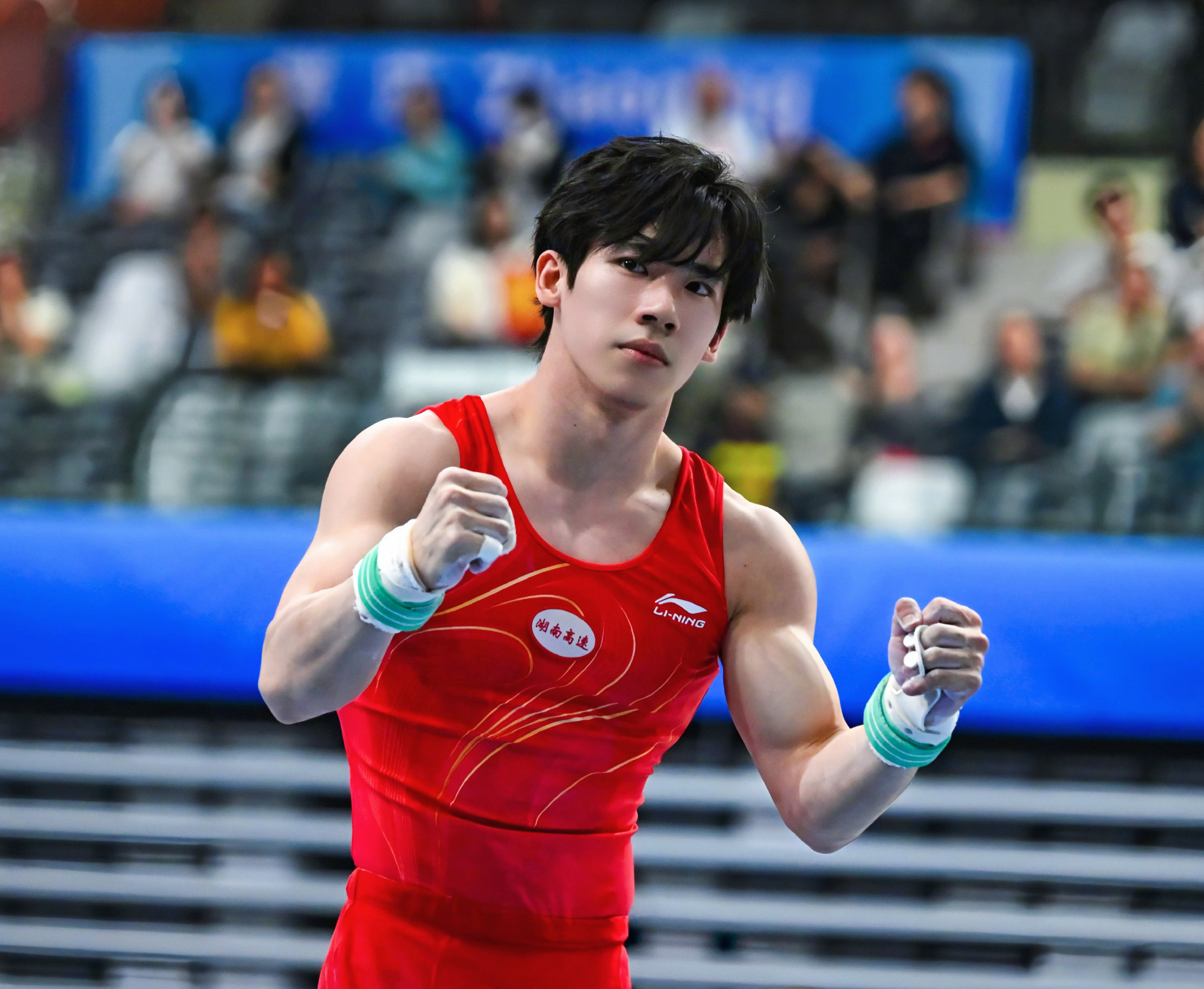 一人一张运动员反差神图张博恒赛场上霸气队长，场下阳光男大～