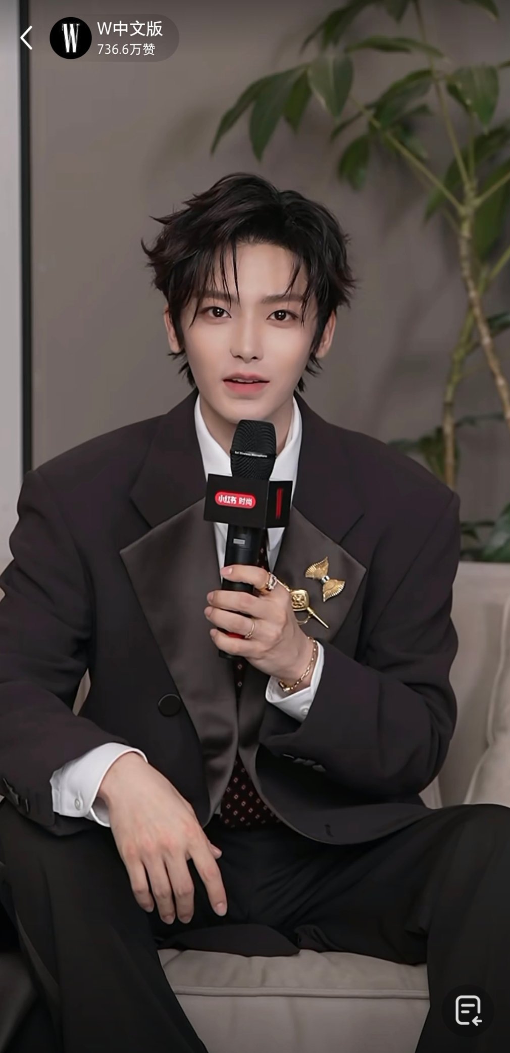 侯明昊为啥死磕古偶，也演演现偶啊，现代装挺帅的​​​