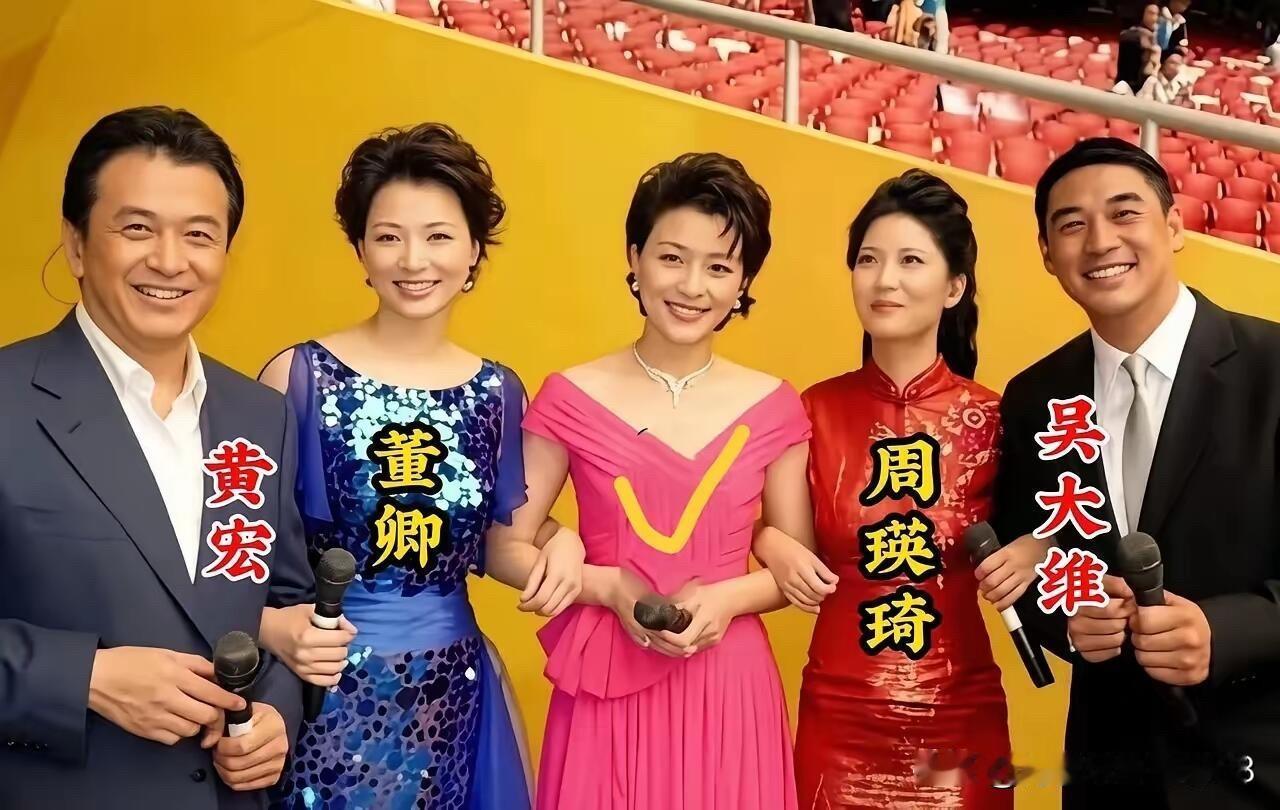 董卿的颜值虽然很一般，可她的这气质，真的是很独特，内在美和腹有诗书气自华才是她真