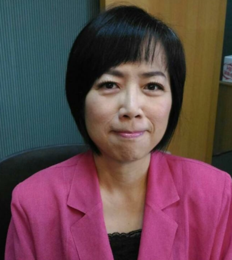 馆长赴上海黄智贤：双面人换一种方式捞钱馆长到上海旅游，表示要透过直播让