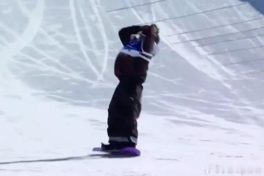 “你滑下来再庆祝啊”27岁中国选手提前庆祝致滑倒遗憾无缘决赛北京时间2月15