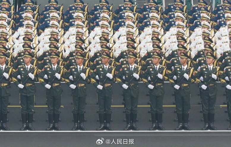 九三胜利日阅兵的#第一批复制粘贴照来了#，#今天是胜利的日子#（人民日报）​