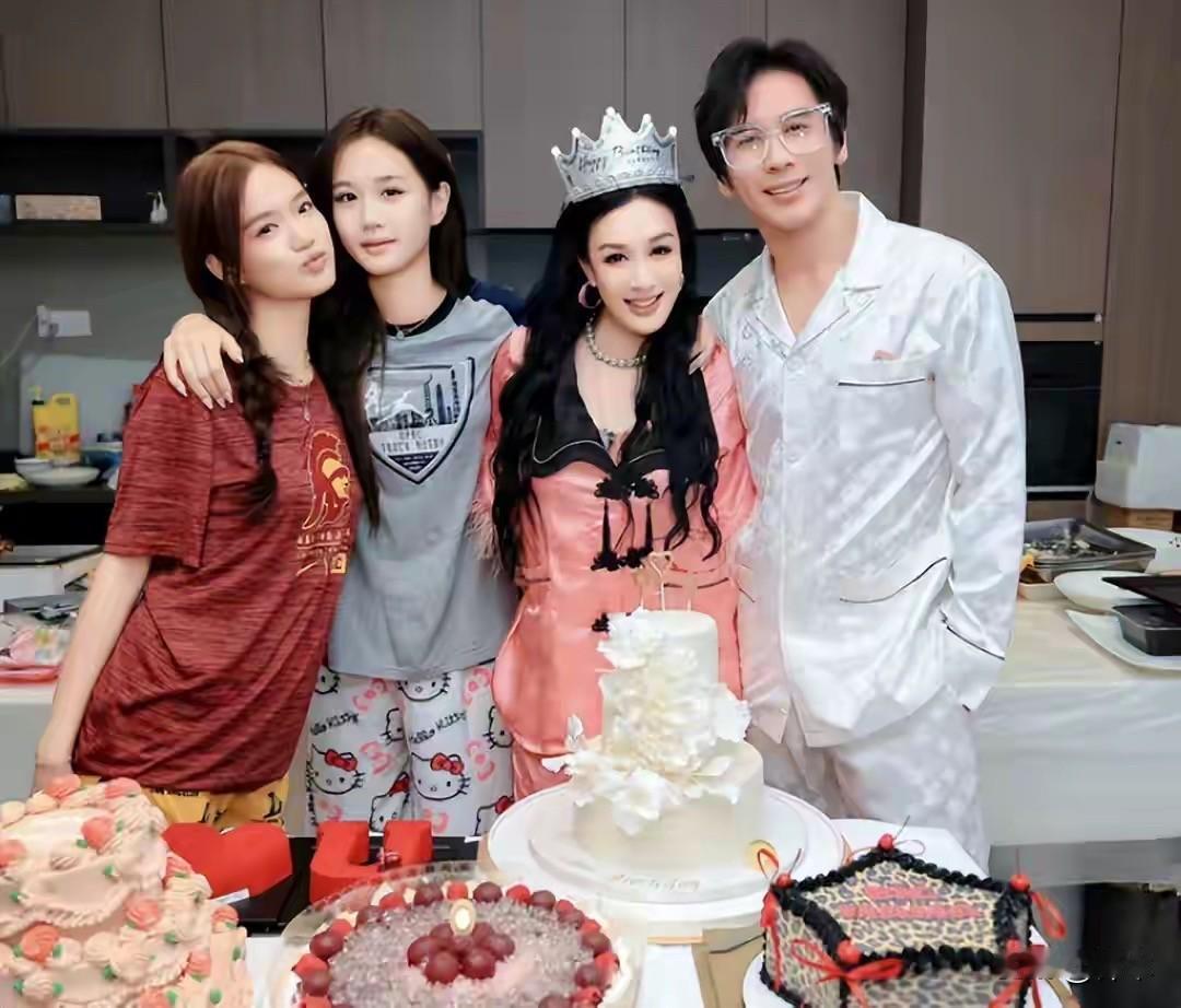 老妻少夫的钟丽缇和张伦硕终于不装了，一手带大妻子钟丽缇和前夫的几个孩子后，张伦硕