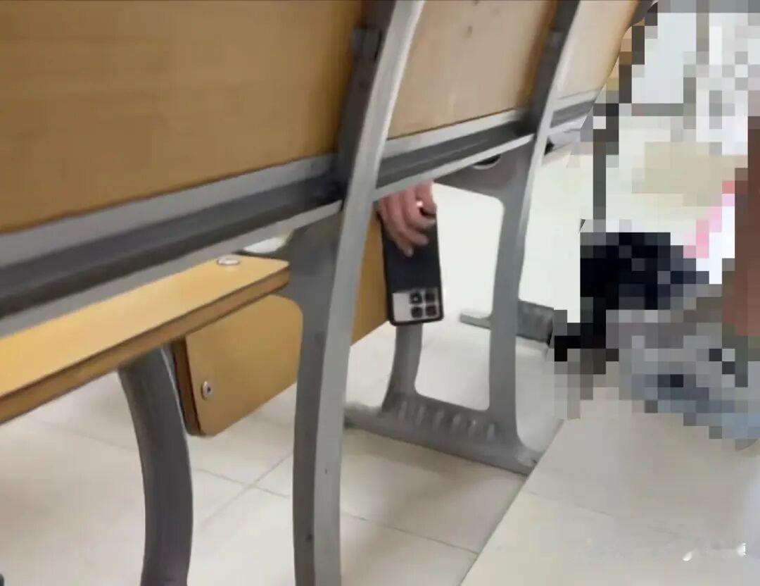 华南理工大学和南京审计大学相继爆出男学生拍女学生裙底的事件说明我们大学心理教