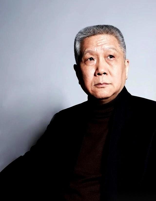 “拔掉管子，不治了。”身价百亿的儿子，看着病床上插满管子的老父亲，就这么跟医生