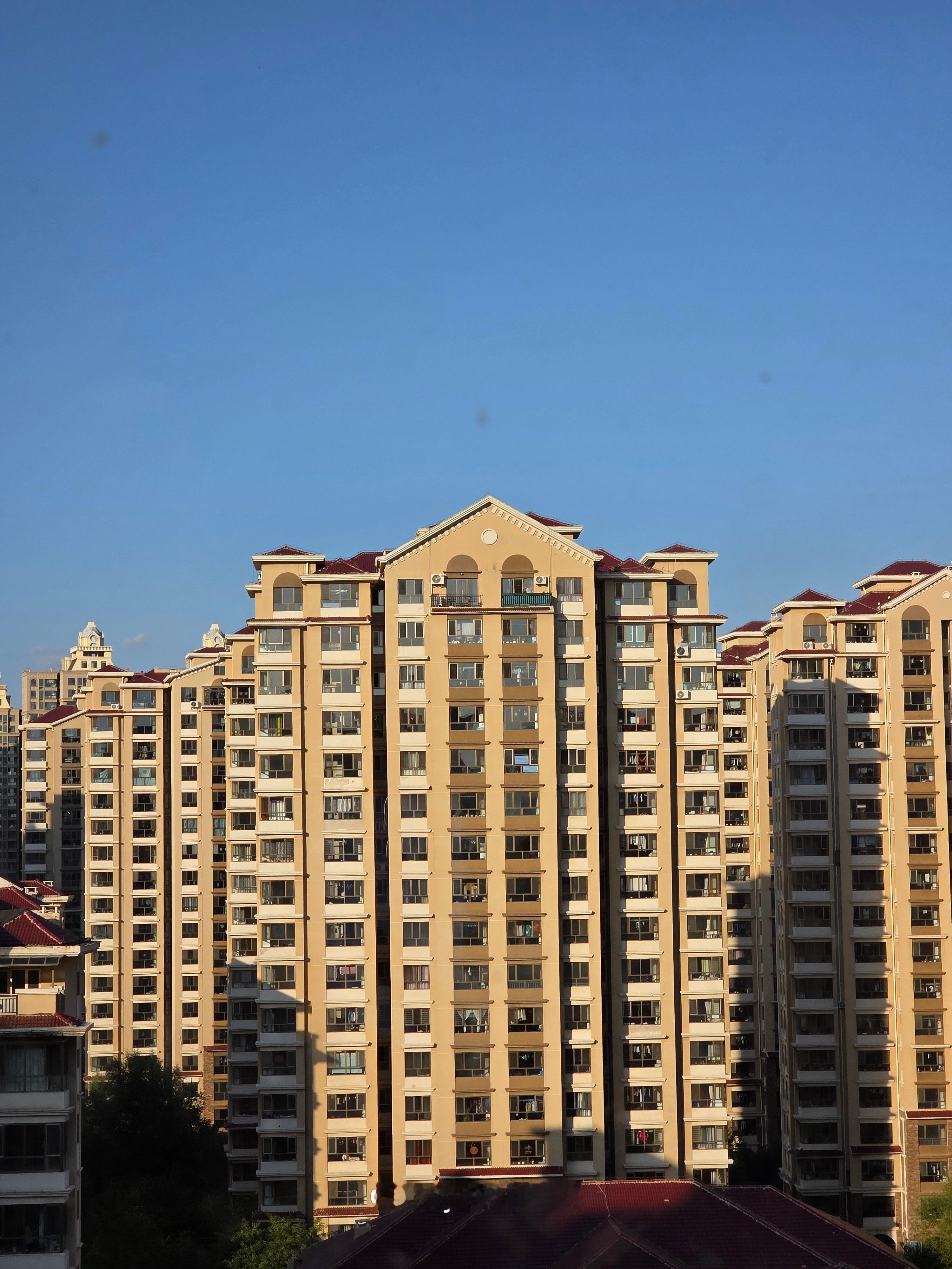 3倍焦段对比依次是：S25Ultra，小米17PM，OPPOUltra，viv