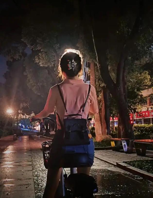 广东惠州，刚成年才1天的女生深夜独自骑车回家，途中被一名35岁陌生男子驾车挡住去