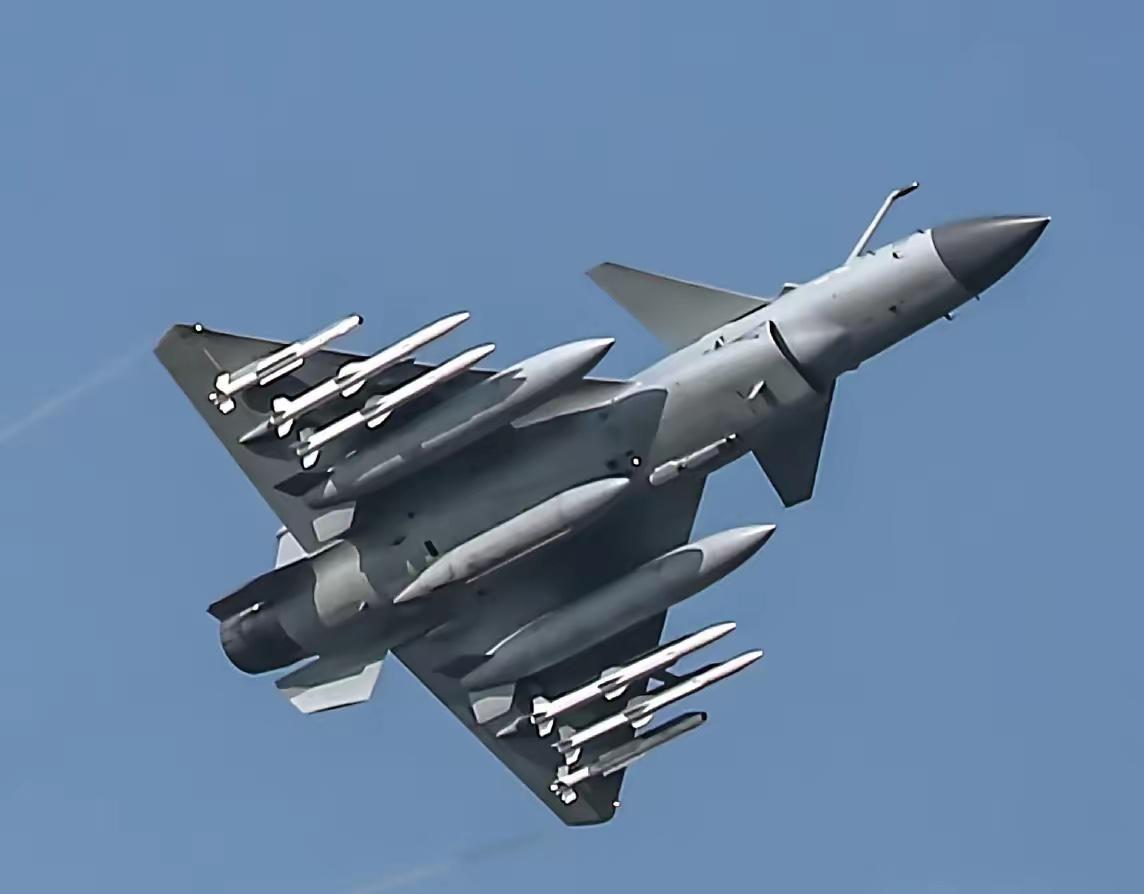 pl15因为歼十C的出口，顺带有了外销成绩，可因为去年空战中不可避免的被对方俘获