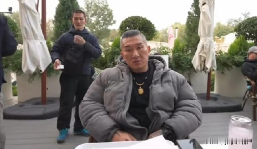 ☁馆长密集行程刷爆全网！北京转丹东探抗美援朝纪念馆，沈阳折返北京赶升旗飞厦