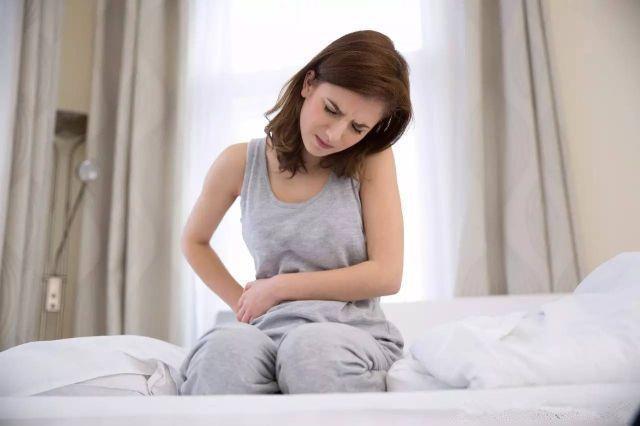 23岁女生月经异常, 入院就下了病危, 医生却说是她自己活该!