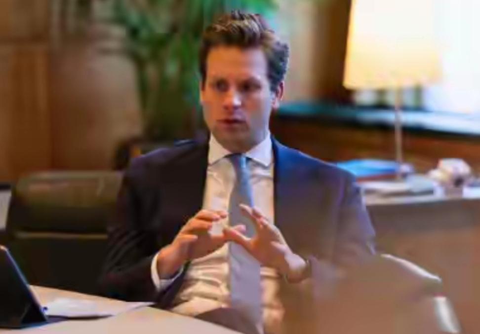 荷兰经济大臣不来了，我早就说过，如果不能把荷兰打痛，那么他们就不可能妥协！目前安