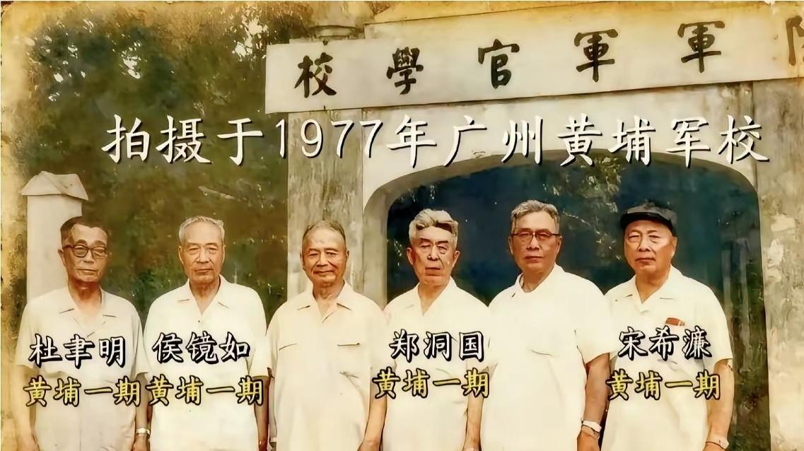 没写名字这两位是何许人也，能和这几个人并肩站在这里的，想必也不是泛泛之辈吧！！