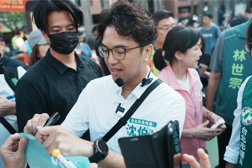 民进党晒沈伯洋金句他秒开“洋流式金句大赛”反讽连酸民进党近日在社群平台引用台