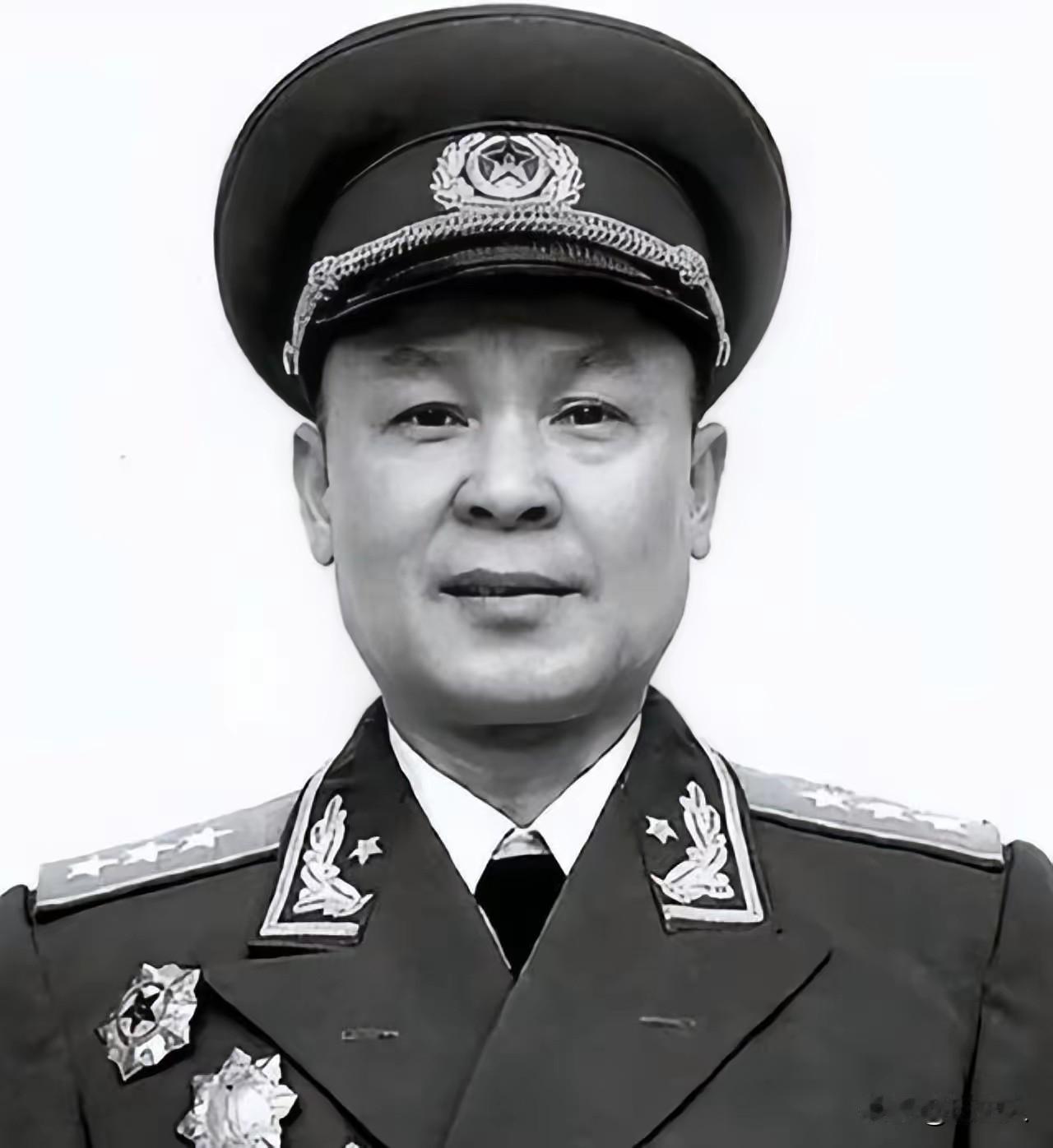 位高不忘本！兵团司令韦国清当众给下属敬礼：职务可变，恩师初心不变解放战争后