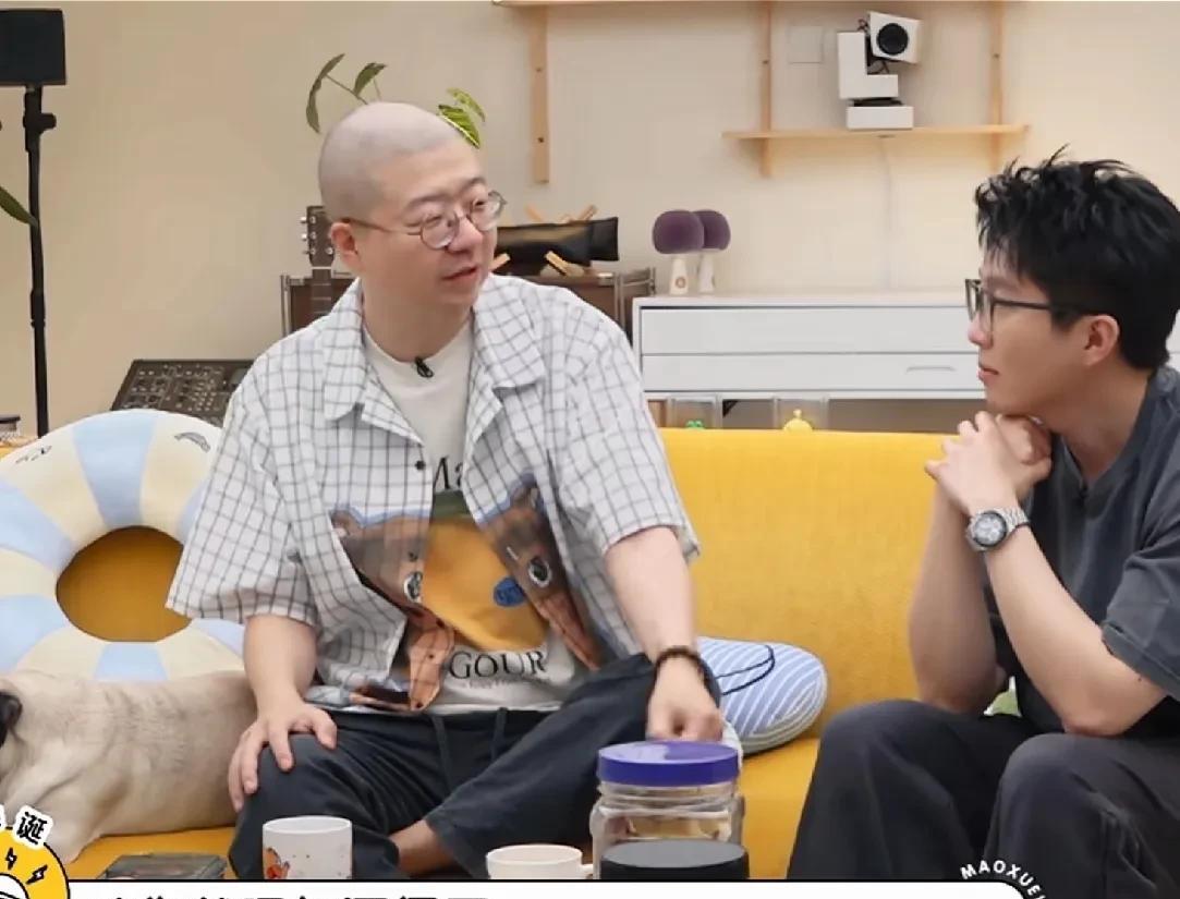 李诞对毛不易说：“上次有一个女孩遇到我说特别喜欢我，想加我微信，我说别了吧，喝一