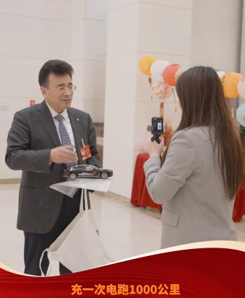 油车还能坚挺多久？中科院士陈军：已研发出400瓦时-Kg固态电池......比当