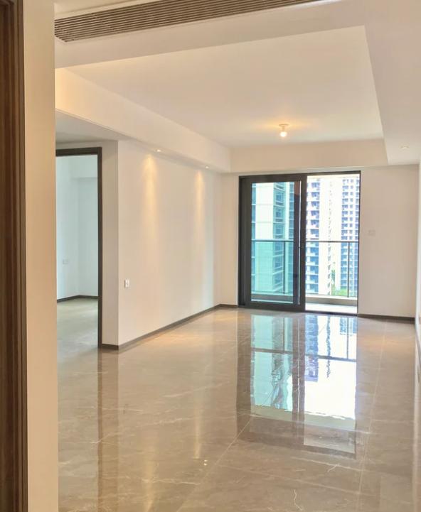 新房装修，是不是总有人劝你把开发商的东西全换掉？别急着当冤大头！入户门花大几千换