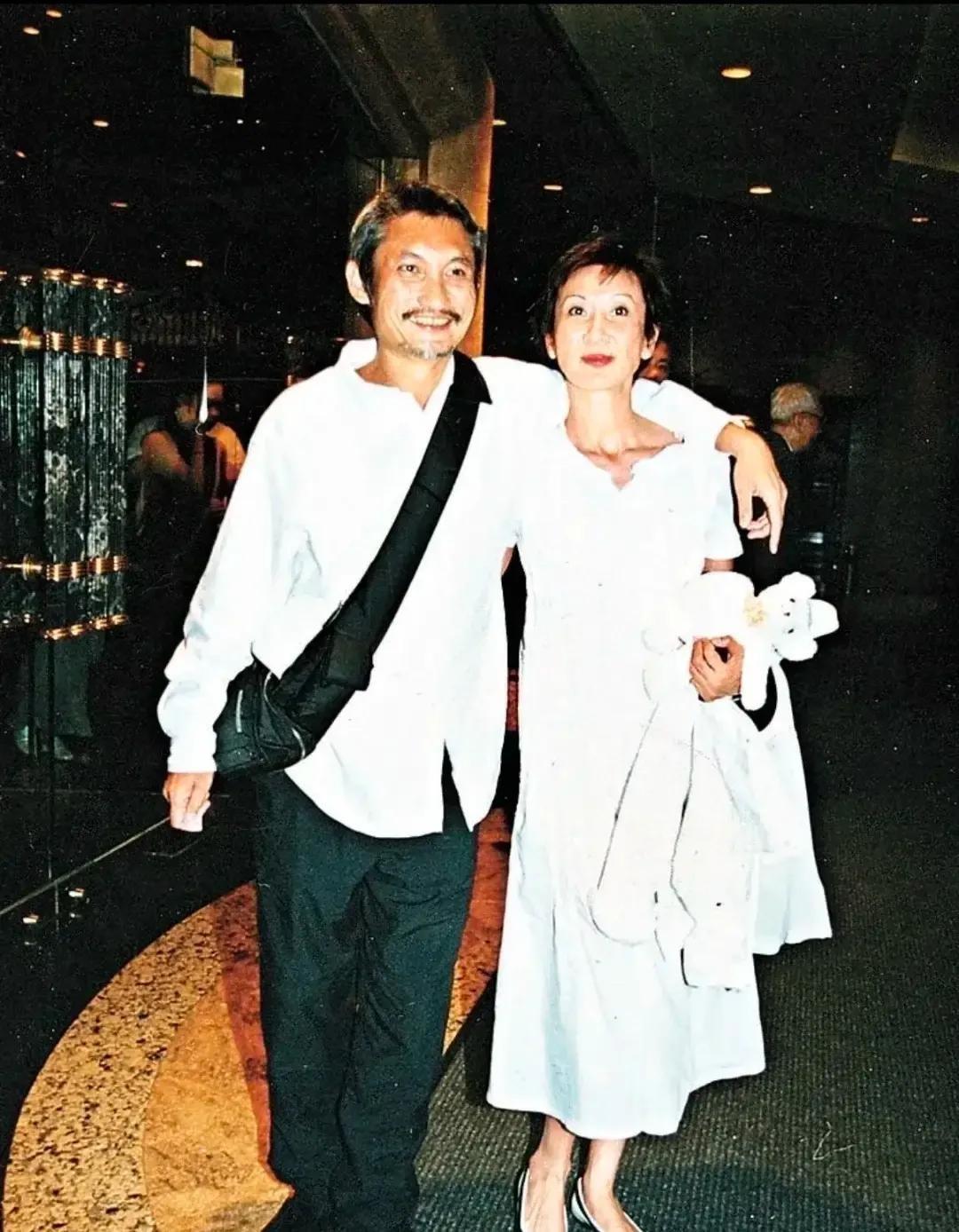 徐克离婚了，跟相伴36年、63岁的老妻施南生。不少人说：能陪你这么久，也算仁至