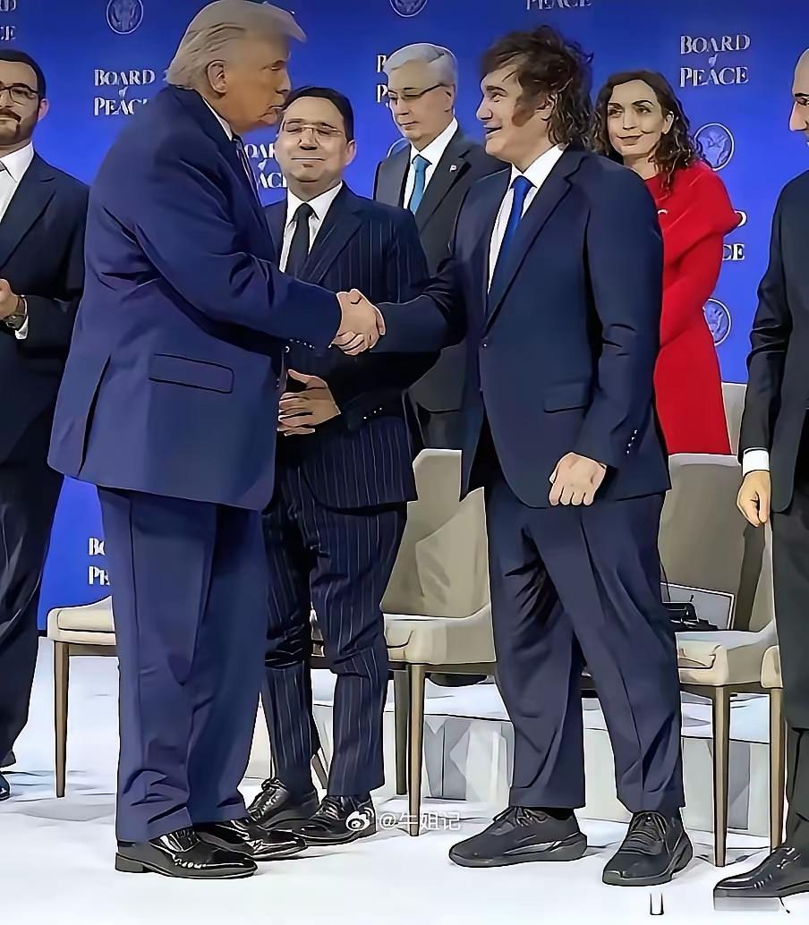 特朗普现在指定得憋一肚子火，他最失望的人，真不是天天跟他唱反调的马克龙，而应该是