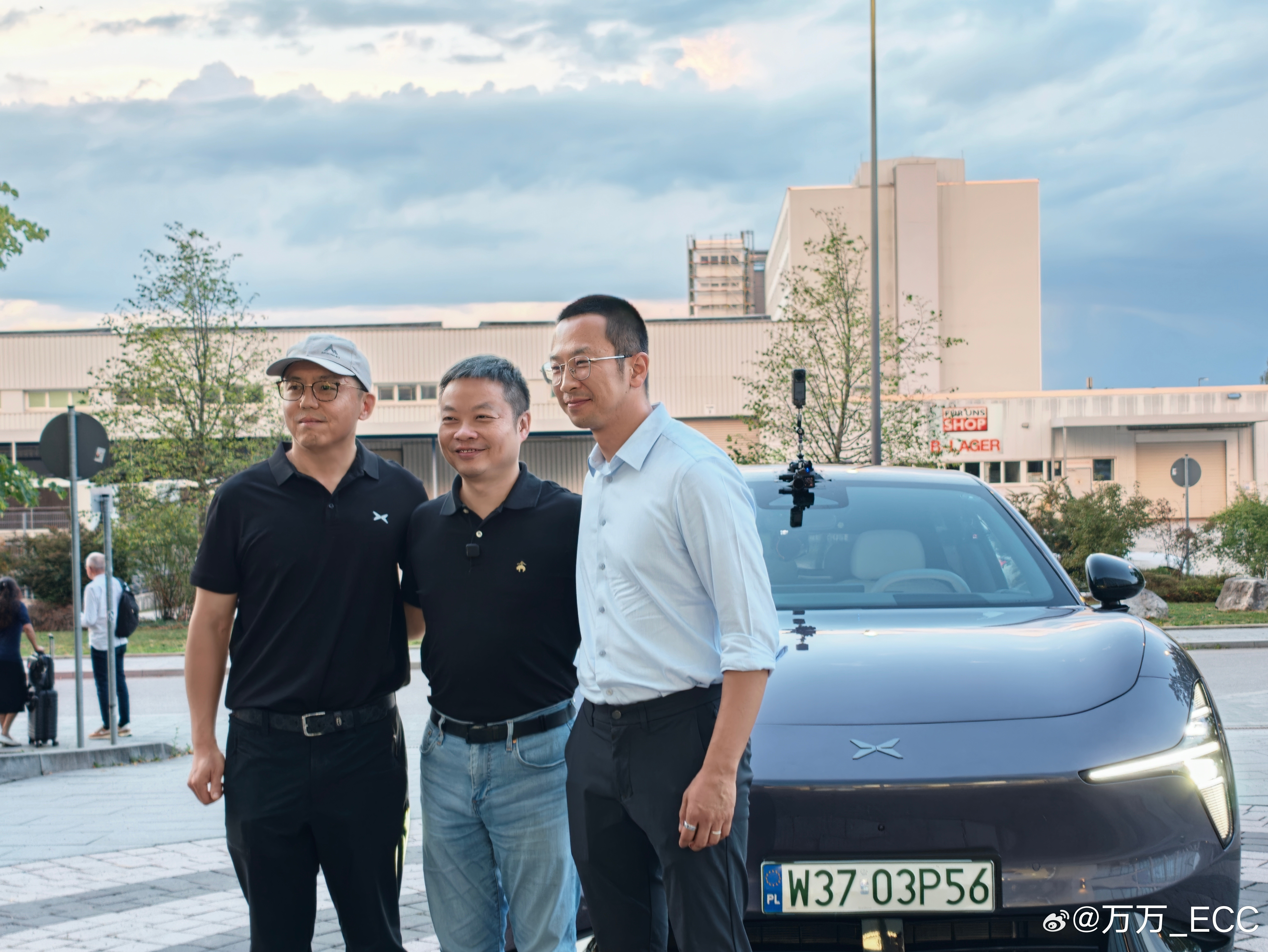 小鹏自动驾驶负责人刘先明，在推特上展示MONAL03第二代VLA模型在慕尼