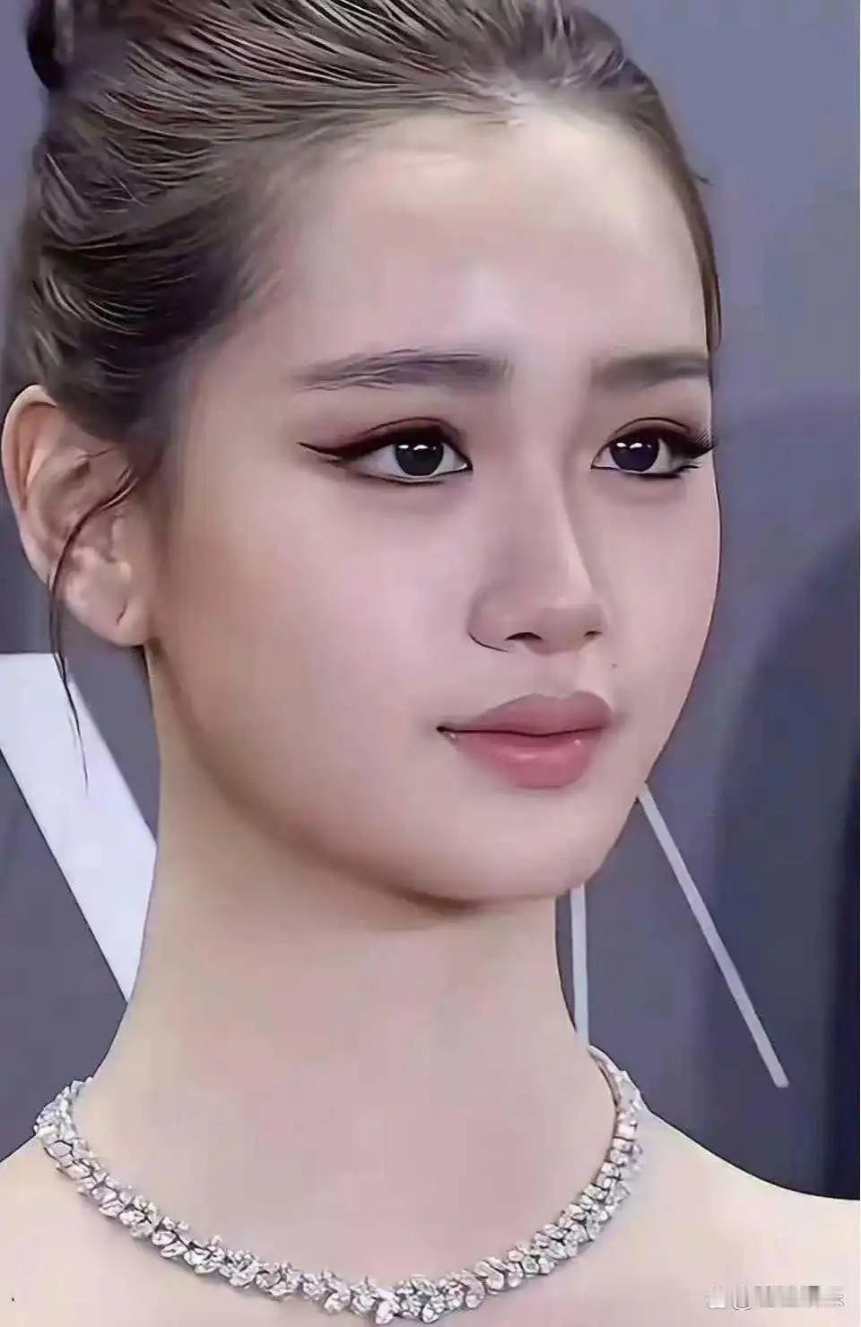 钟丽缇小女儿考拉年仅16岁，出众高级长相惊艳全网成功出圈