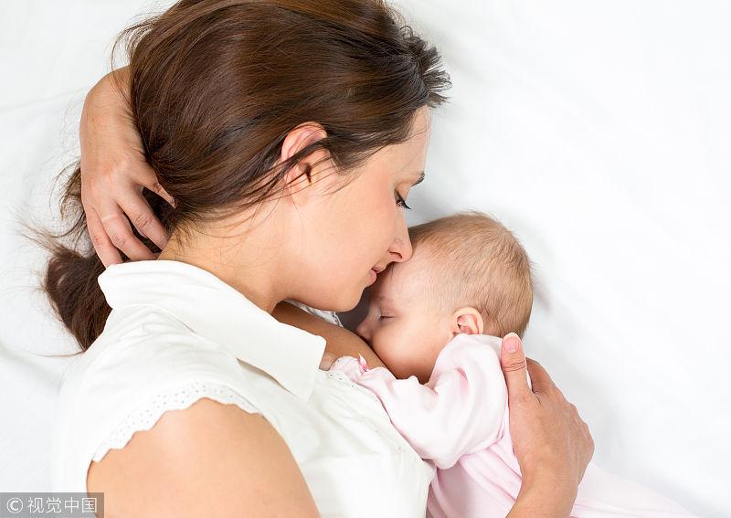 母乳喂养的正确姿势——躺喂篇